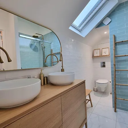 Le Magnolia Terrace & Private Parking Sleeps 6 בית נופש *