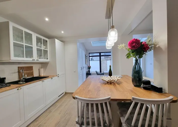 Le Magnolia Terrace & Private Parking Sleeps 6