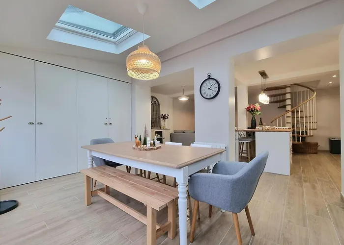 Le Magnolia Terrace & Private Parking Sleeps 6 בית נופש