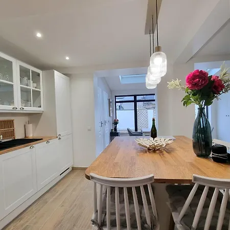 Le Magnolia Terrace & Private Parking Sleeps 6