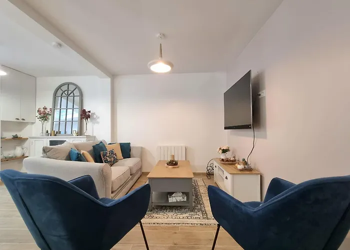 Le Magnolia Terrace & Private Parking Sleeps 6 Honfleur