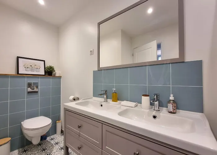 Le Magnolia Terrace & Private Parking Sleeps 6 Holiday home